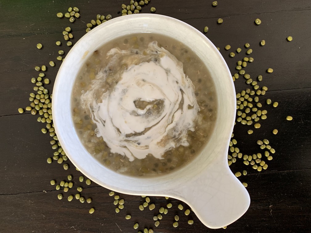 Sweet mung bean soup with sago & coconut milk